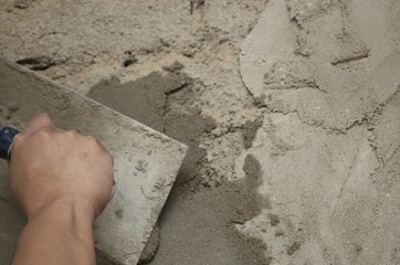 Smoothing plaster core on interior wall
