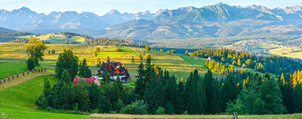 Panele Szklane  Letnia panorama górskiej wioski (Polska)