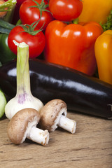 Knoblauch, Aubergine und anderes Gemüse