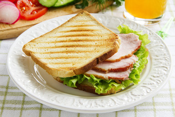 Sandwich with vegetable rotbifom...