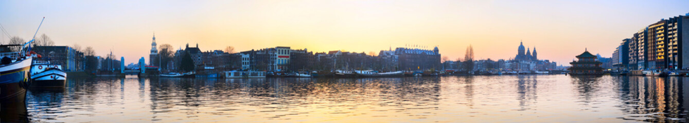 Fototapeta na wymiar Amsterdam skyline