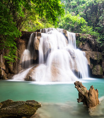 Obrazy na Plexi  Wodospad w Kanchanaburi, Tajlandia