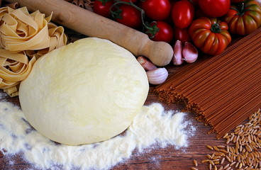 Pasta integrale con pomodori e impasto