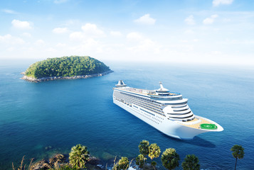 Cruise in the Ocean