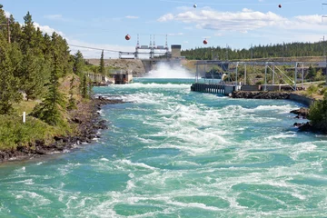 Crédence de cuisine en verre imprimé Barrage Déversoir du barrage hydroélectrique de Whitehorse Yukon Canada