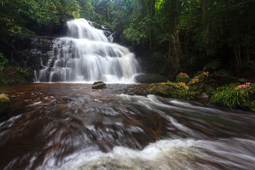 Fototapeta premium Mhundaeng waterfall Phu Hin Rong Kla; National Park