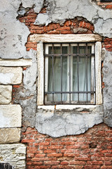 Fototapeta na wymiar Old window in Venice