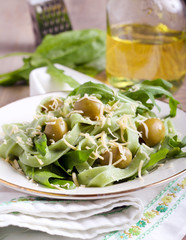 Spinach pasta with olives