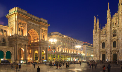 Fototapeta premium Piazza Duomo w Mediolanie