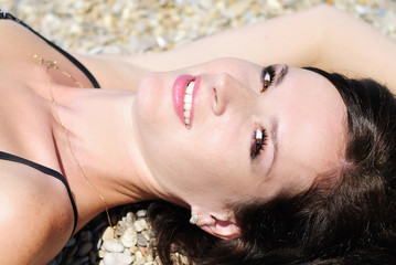 Obraz na płótnie Canvas beautiful girl lying on the beach
