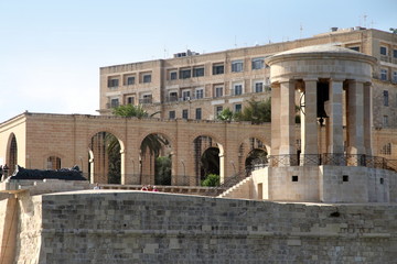 Obraz premium The Seige Bell memorial Grand Harbour, Valletta, Malta