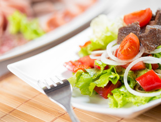 Vegetable salad with beef meat dish