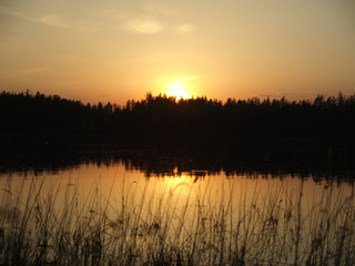 Fototapeta premium sunset on the lake in Karelia
