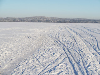 Fototapeta na wymiar trails on the lake in winter