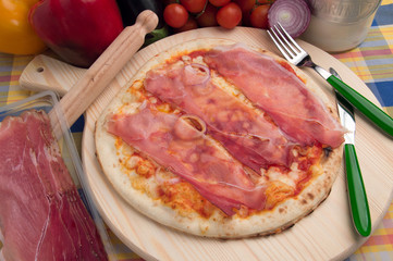 Pizza con prosciutto