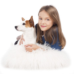 Mädchen mit Jack Russell Terrier Hund