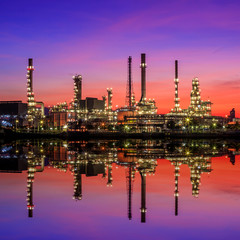 Naklejka premium Oil refinery