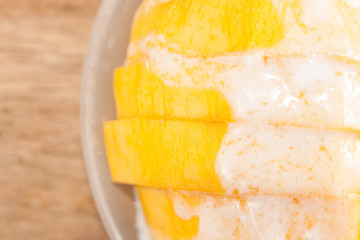 sweet mango with sticky rice