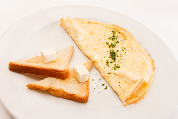 omelette with toast
