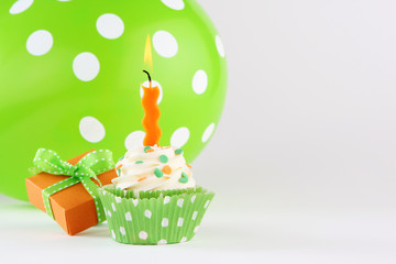 birthday cupcake - 63389024