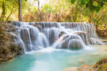 Fototapeta na wymiar Kuang Si wodospad, Luang Prabang, Laos