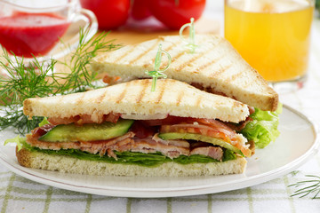 Sandwich with vegetable rotbifom...