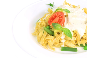 Pasta with dressing and green beans.