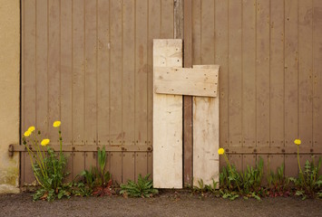 Hintergrund Garagentore mit Löwenzahn