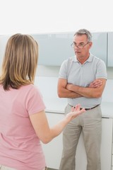 Obraz premium Unhappy couple having an argument in kitchen