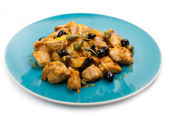 pesce spada agli agrumi con capperi e olive