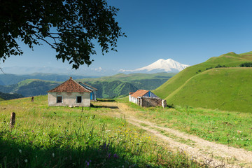 Fototapeta na wymiar East Elbrus