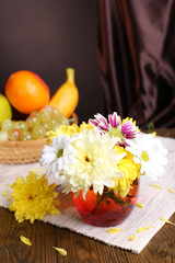 Obraz na płótnie Canvas Beautiful chrysanthemum flowers in vase
