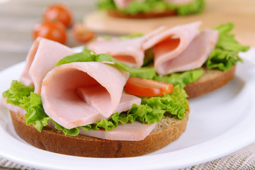 Delicious sandwiches with lettuce and ham