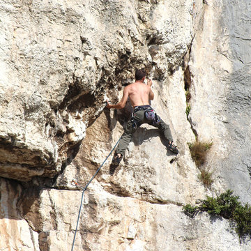 Climbing (Calanques de Marseille - France)