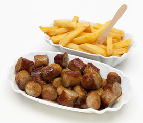 Brat-Currywurst mit Pommes frites