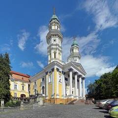 Fototapeta na wymiar Katedra Świętego Krzyża w Użhorod, Ukraina