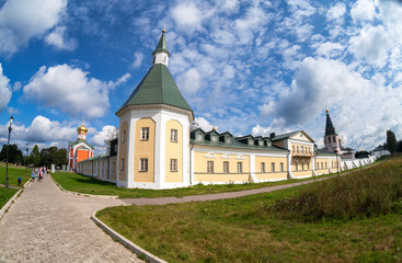Fototapeta na wymiar Iversky klasztor w Valday, Rosji