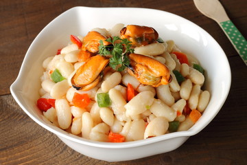 Ensalada de alubias con mejillones