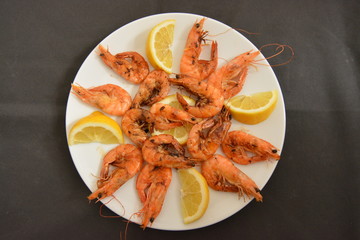 Plato tipico de españa, gambas a la plancha, dieta mediterranea