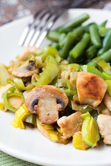 Chicken fillet fried with leek, mushrooms, green beans, cream