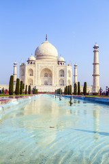 Naklejka premium Taj Mahal w świetle wschodu słońca