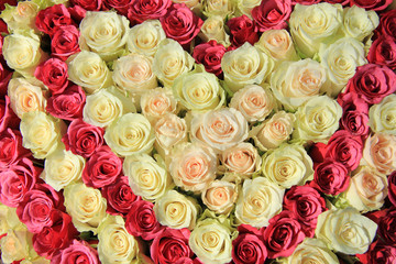 Pink roses in different shades in wedding arrangement