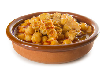 Cazuela de garbanzos con callos