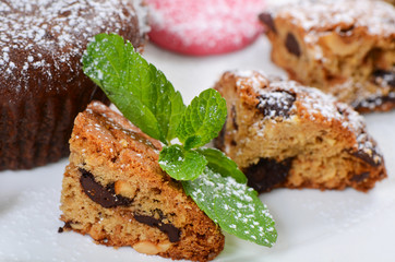 Chocolate cake with icing sugar