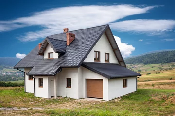 Keuken spatwand met foto Nieuw familiehuis in de bergen © wajan