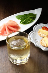 ブランデーと生ハムとカナッペ