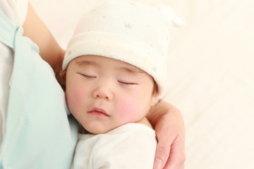 眠る赤ちゃん