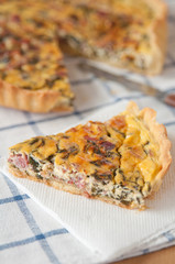Quiche Lorraine mit Kräutern