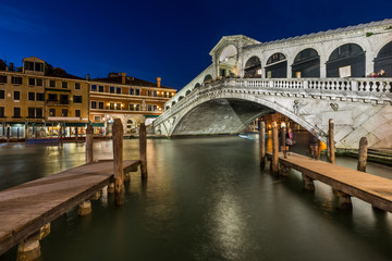Fototapeta na wymiar Rialto Bridge and Grand Canal in the Evening, Venice, Italy