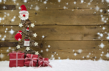Weihnachtlicher Holz Hintergrund mit Geschenke in Rot